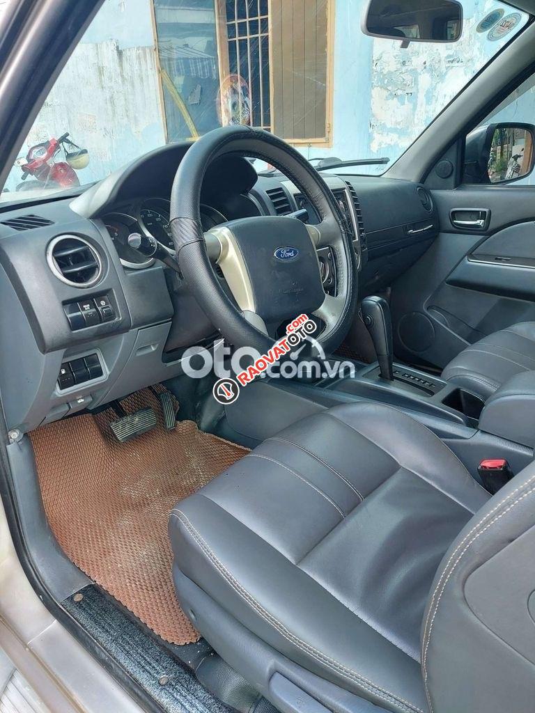 Cần bán xe Ford Everest Limited sản xuất năm 2014 số tự động, giá tốt-1