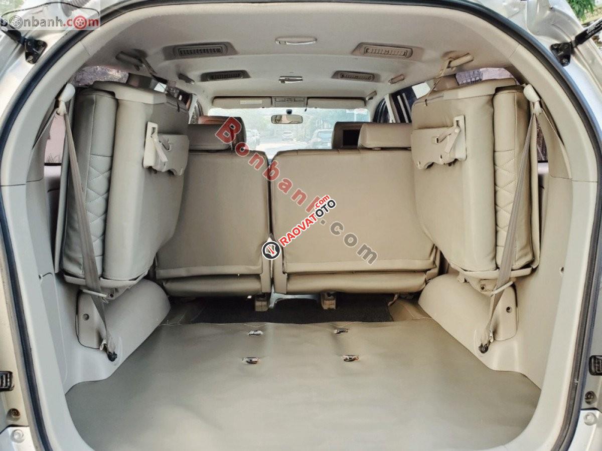 Bán Toyota Innova 2.0G năm sản xuất 2014, màu bạc giá cạnh tranh-4