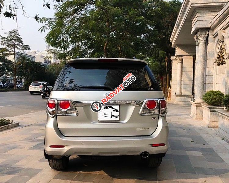 Xe Toyota Fortuner 2.7V năm 2014, màu bạc còn mới-4