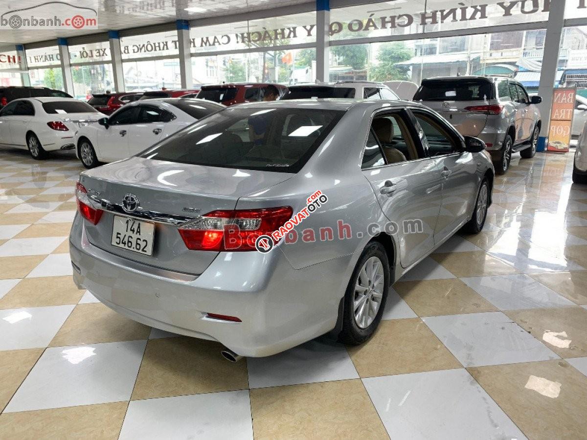 Xe Toyota Camry 2.0E sản xuất 2012, màu bạc còn mới, giá tốt-3