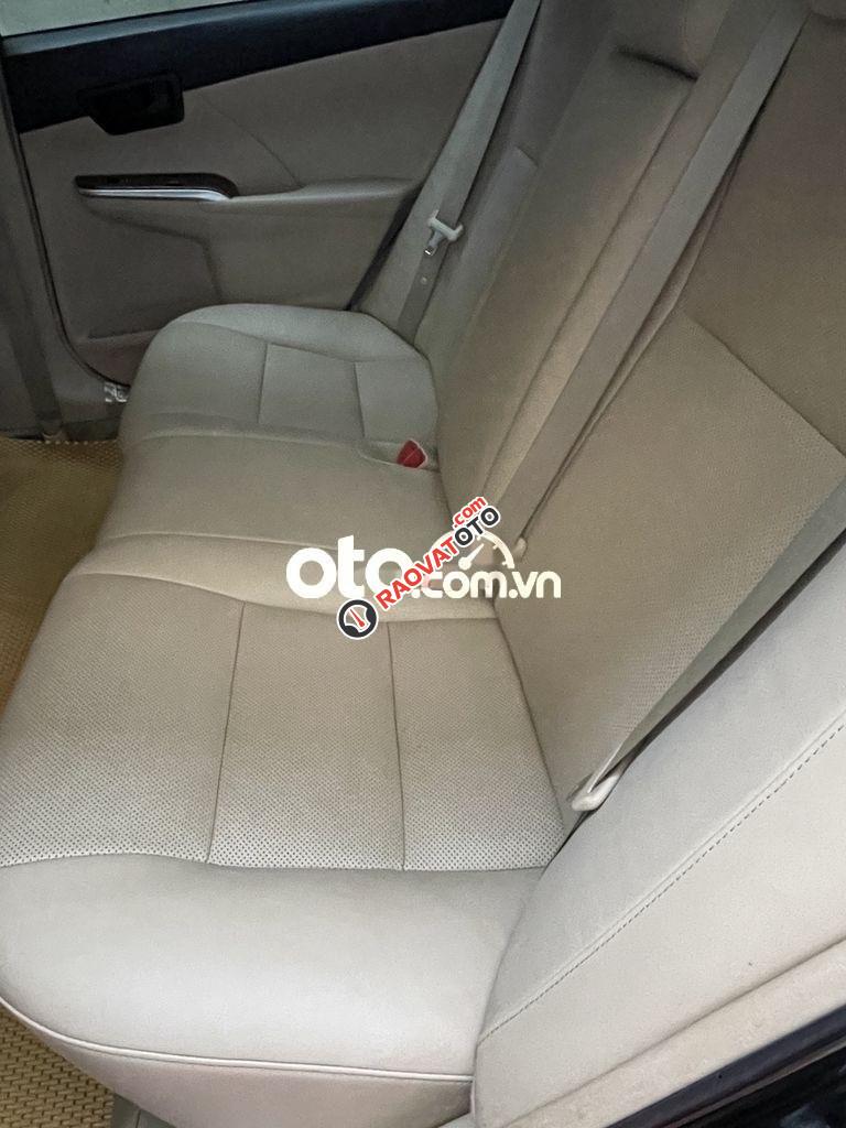 Cần bán lại xe Toyota Camry 2.0E sản xuất 2014, màu đen chính chủ-8