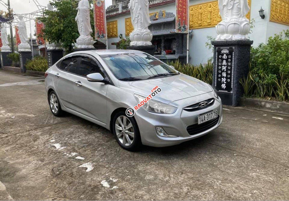 Cần bán Hyundai Accent 1.4 MT đời 2015, màu bạc, nhập khẩu, giá 338tr-0