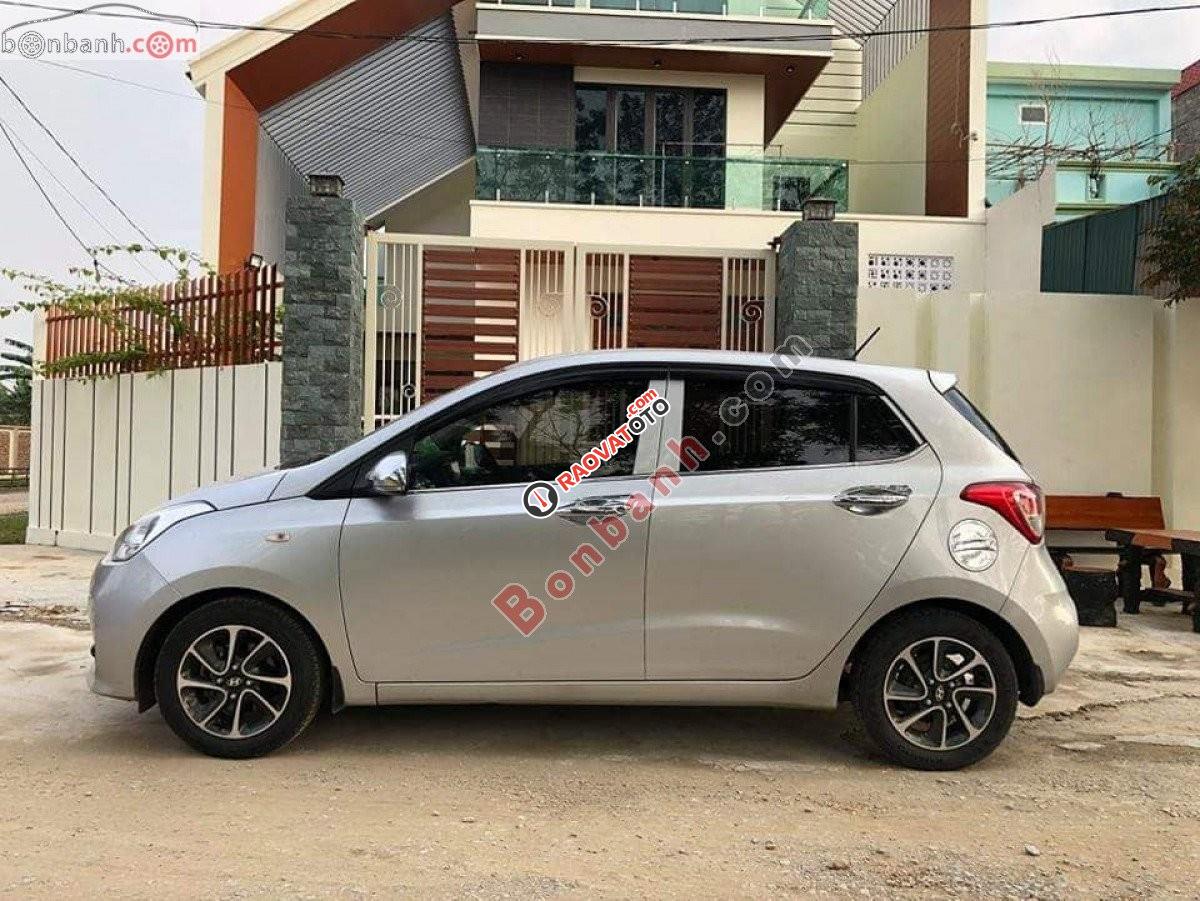 Bán Hyundai Grand i10 1.0 MT sản xuất năm 2017, màu bạc xe gia đình giá cạnh tranh-3