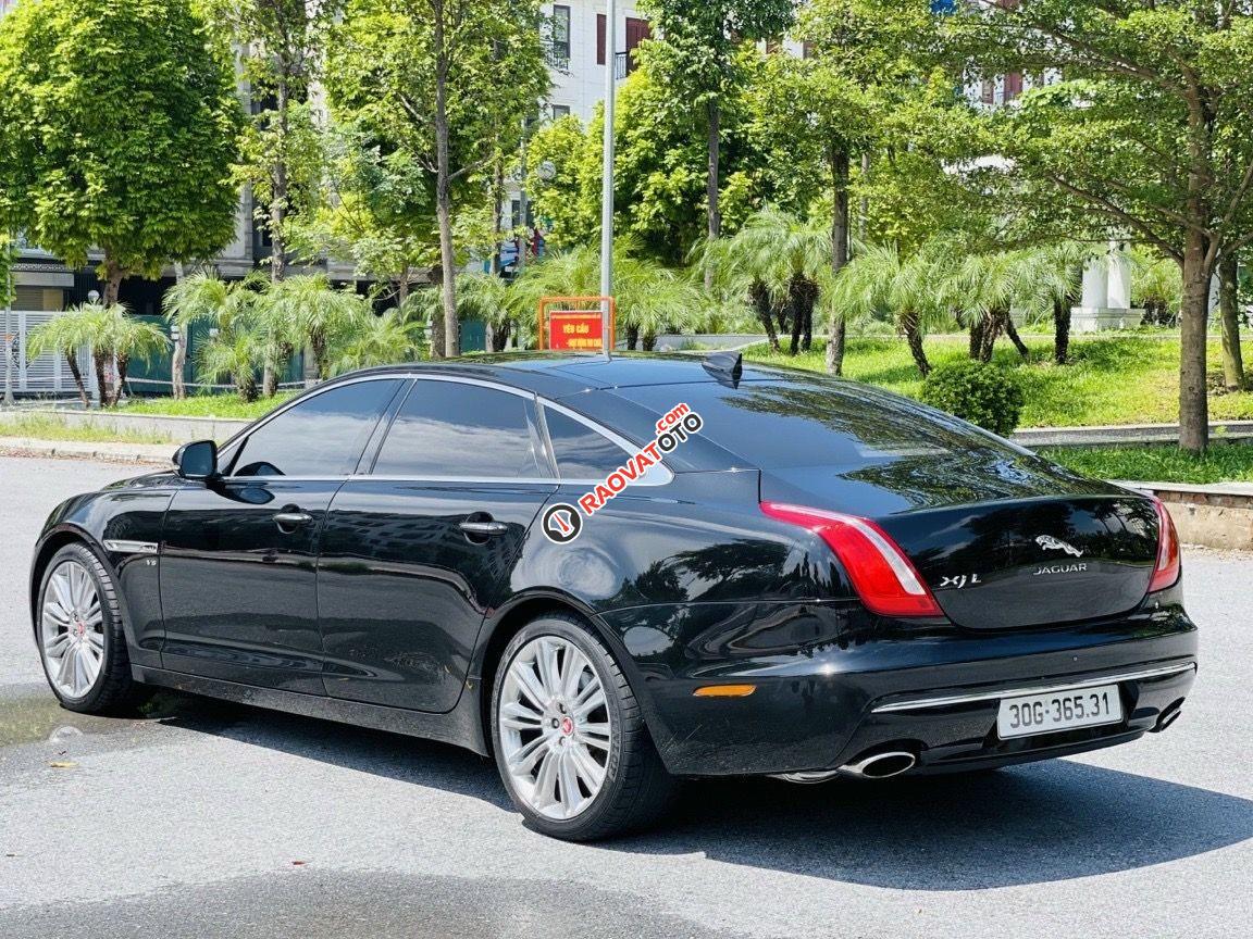 Jaguar XJL 3.0 model 2017, màu đen, xe nhập-9