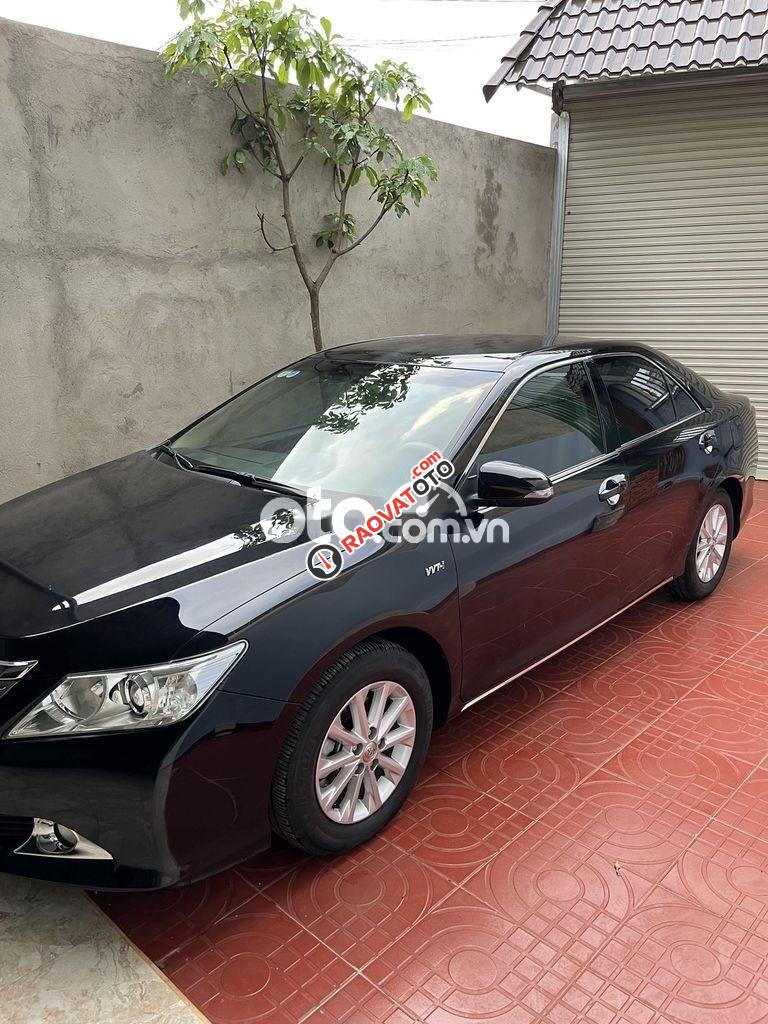 Cần bán lại xe Toyota Camry 2.0E sản xuất 2014, màu đen chính chủ-2