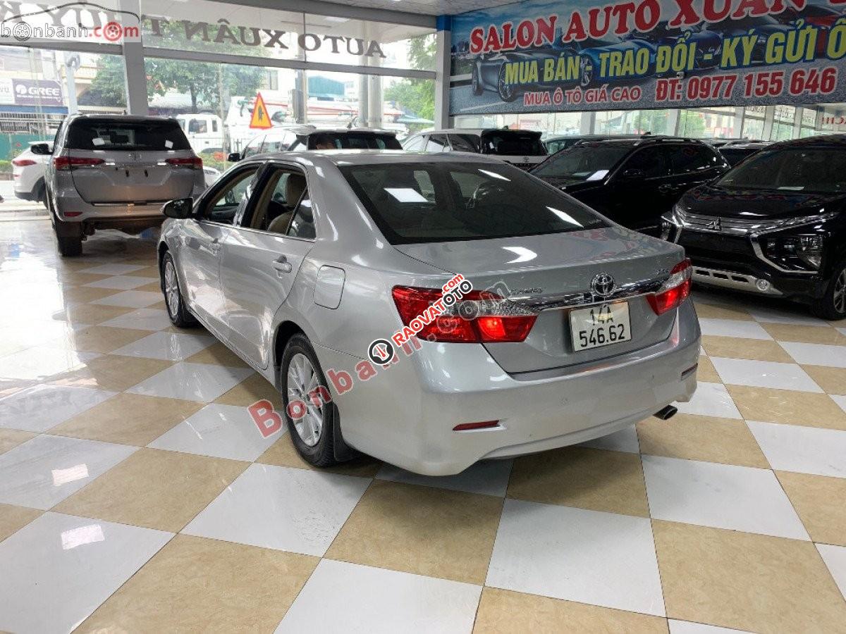 Xe Toyota Camry 2.0E sản xuất 2012, màu bạc còn mới, giá tốt-2