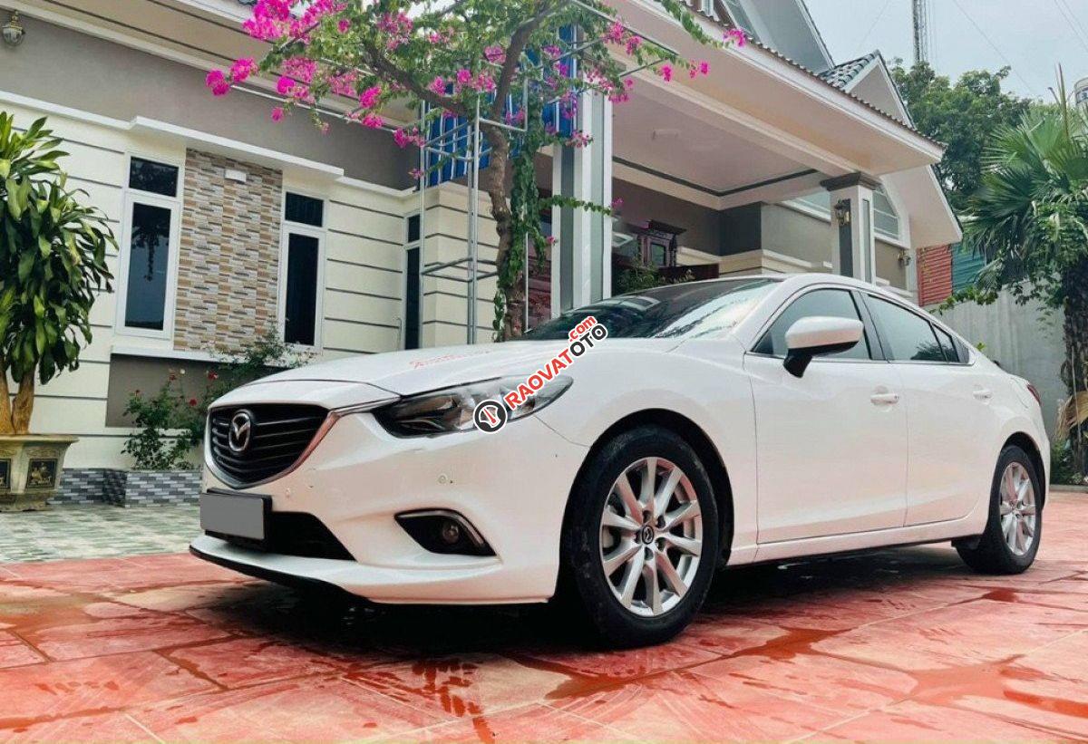 Cần bán gấp Mazda 6 2.0L đời 2016, màu trắng chính chủ-3