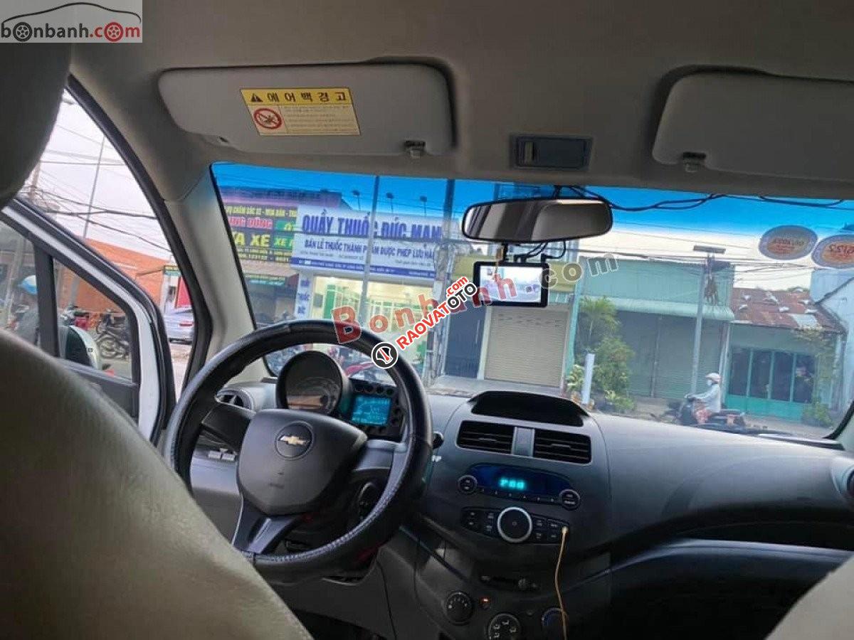 Cần bán lại xe Chevrolet Spark Van 1.0 AT sản xuất năm 2011, màu trắng, nhập khẩu nguyên chiếc-4