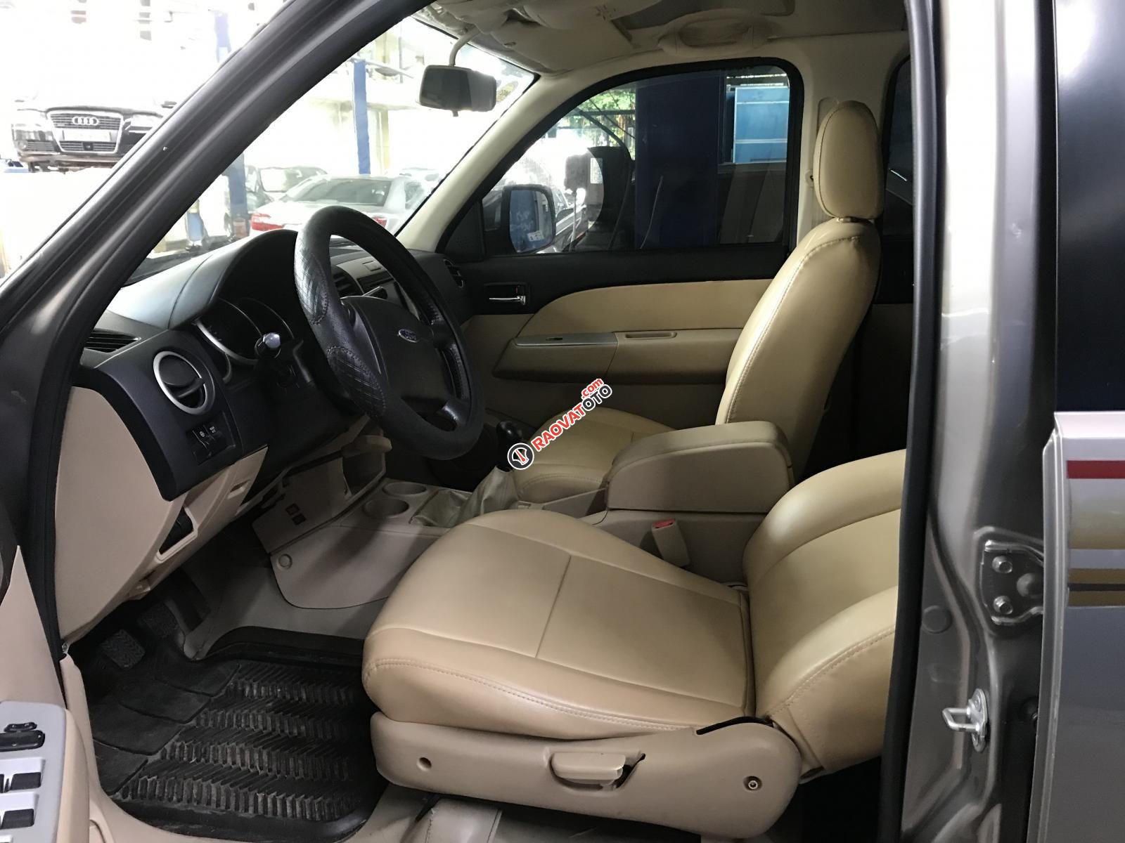 Bán xe Ford Everest 2.5MT 7 chỗ, máy dầu, số tay, sx 2011-3