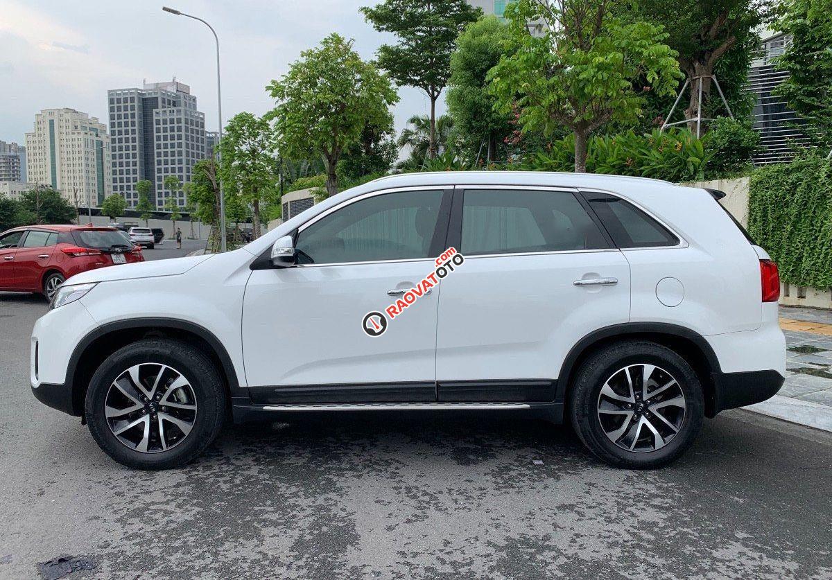 Bán xe Kia Sorento GAT đời 2018, màu trắng còn mới, 695tr-1