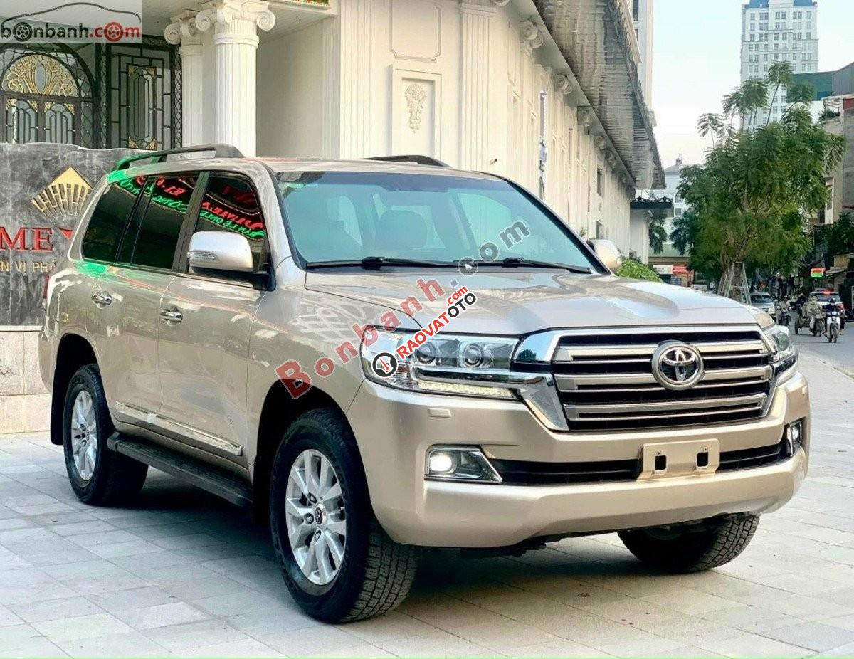 Cần bán lại xe Toyota Land Cruiser 4.6 v8 năm 2016, màu vàng -2