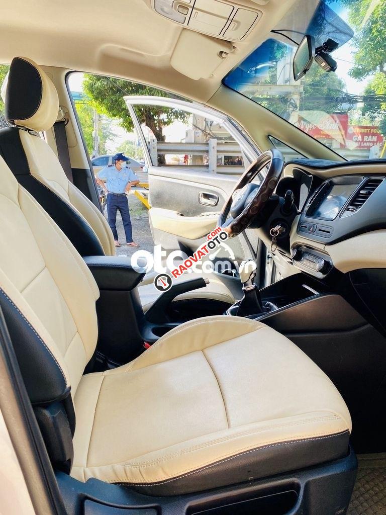 Bán Kia Rondo MT năm 2017, màu bạc-5