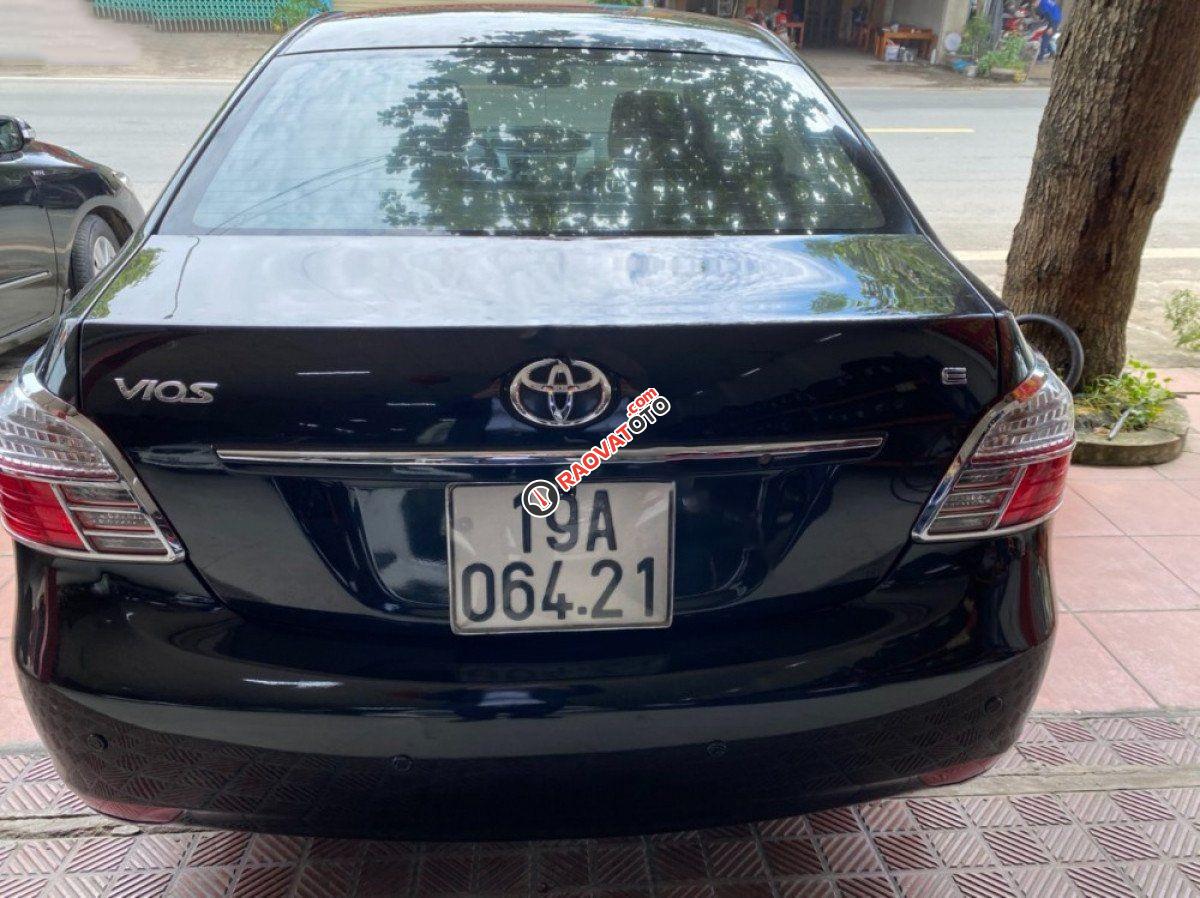 Cần bán xe Toyota Vios E năm sản xuất 2010, màu đen-6