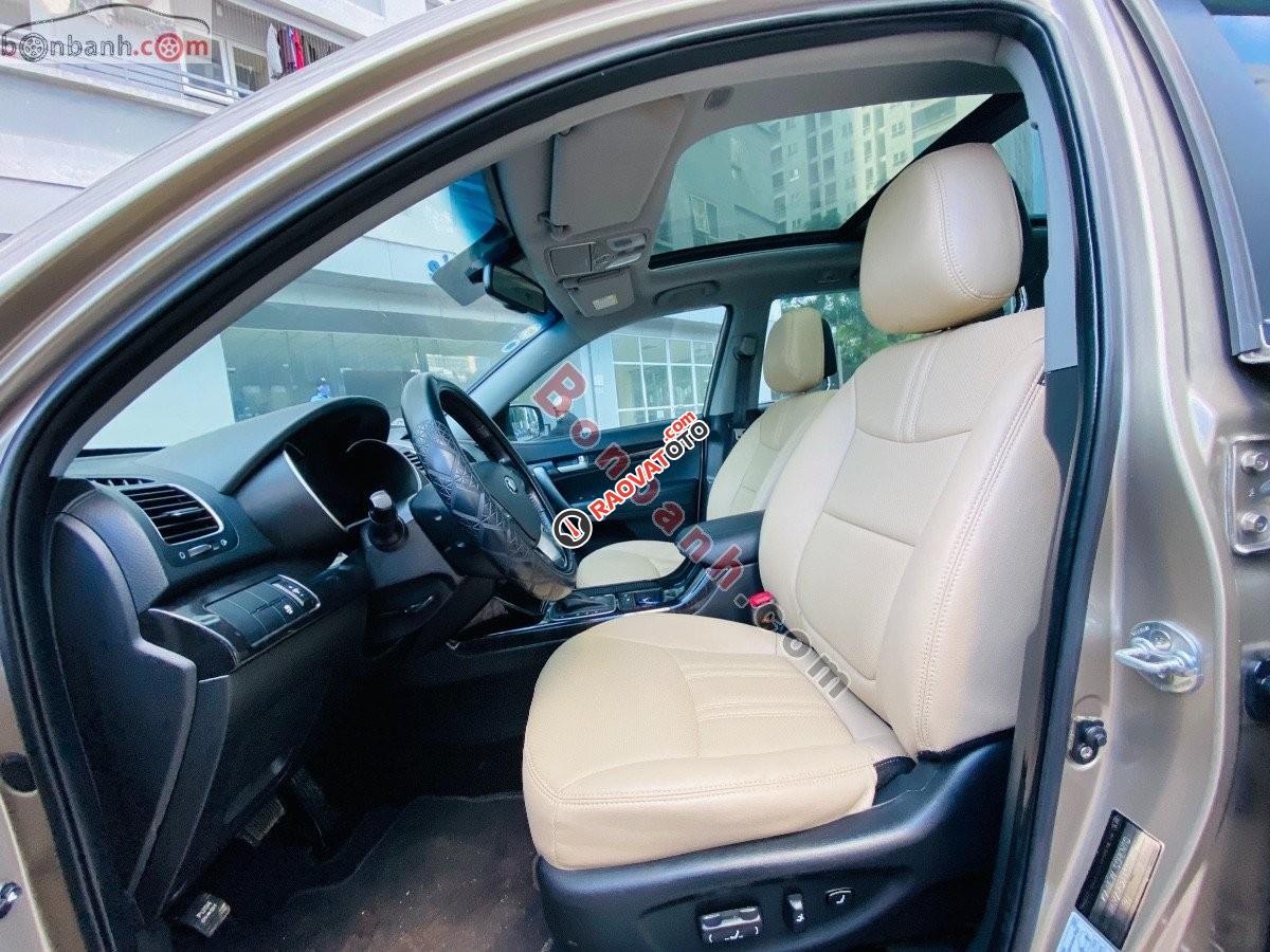 Cần bán gấp Kia Sorento CRDI đời 2016, màu ghi vàng-2