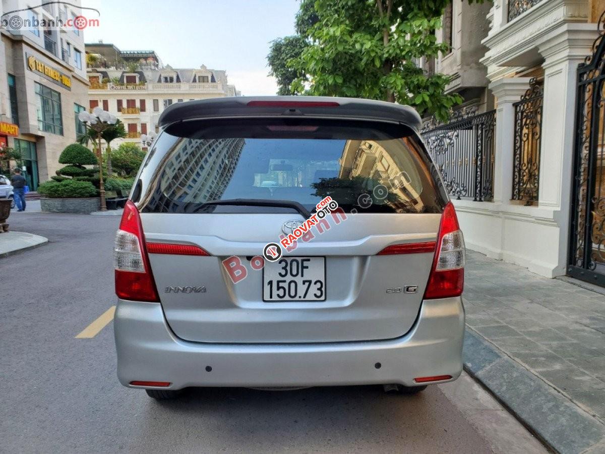 Bán Toyota Innova 2.0G năm sản xuất 2014, màu bạc giá cạnh tranh-3