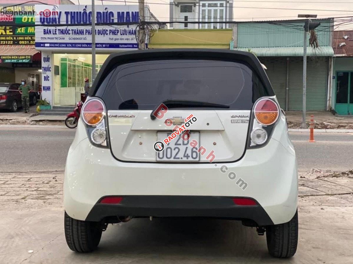 Cần bán lại xe Chevrolet Spark Van 1.0 AT sản xuất năm 2011, màu trắng, nhập khẩu nguyên chiếc-2