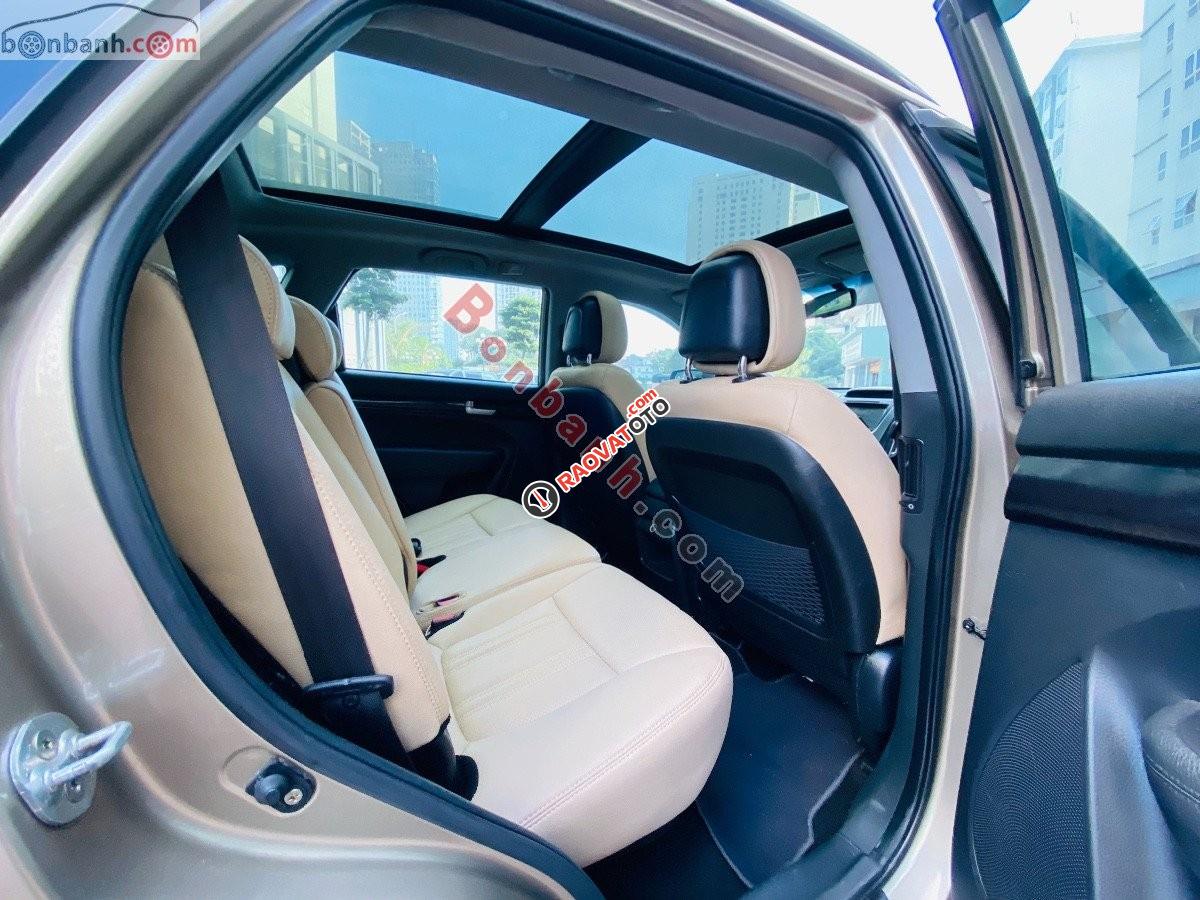 Cần bán gấp Kia Sorento CRDI đời 2016, màu ghi vàng-1