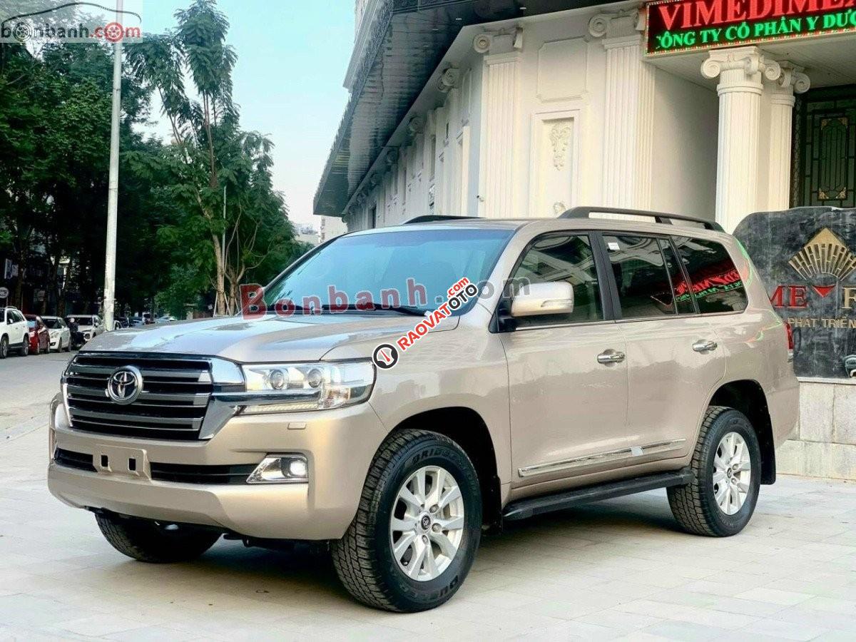 Cần bán lại xe Toyota Land Cruiser 4.6 v8 năm 2016, màu vàng -0