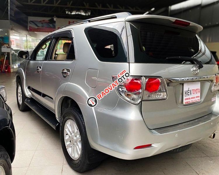 Cần bán lại xe Toyota Fortuner 2.7V năm sản xuất 2014, màu bạc-3
