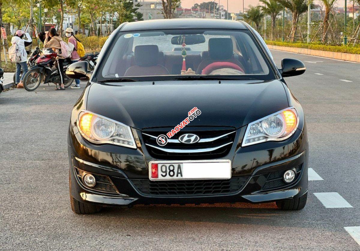 Bán Hyundai Avante 1.6 MT đời 2014, màu đen như mới-3
