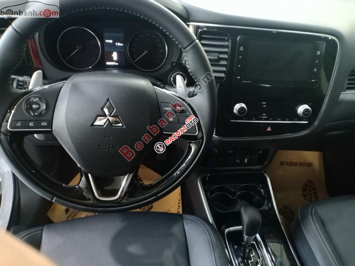 Cần bán Mitsubishi Outlander CVT 2021, màu đen-5
