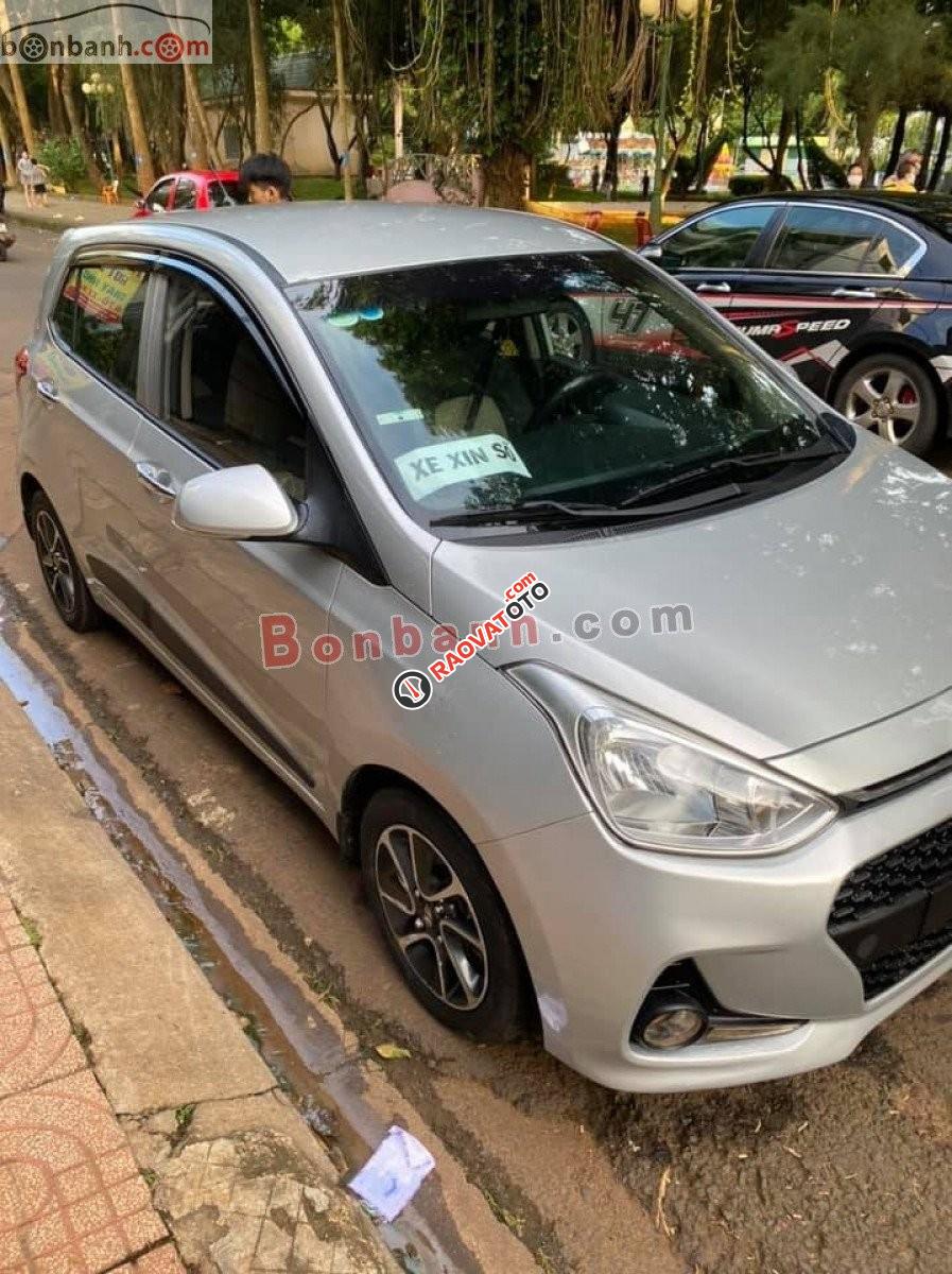 Bán xe Hyundai Grand i10 1.0 MT đời 2017, màu bạc, 250tr-4