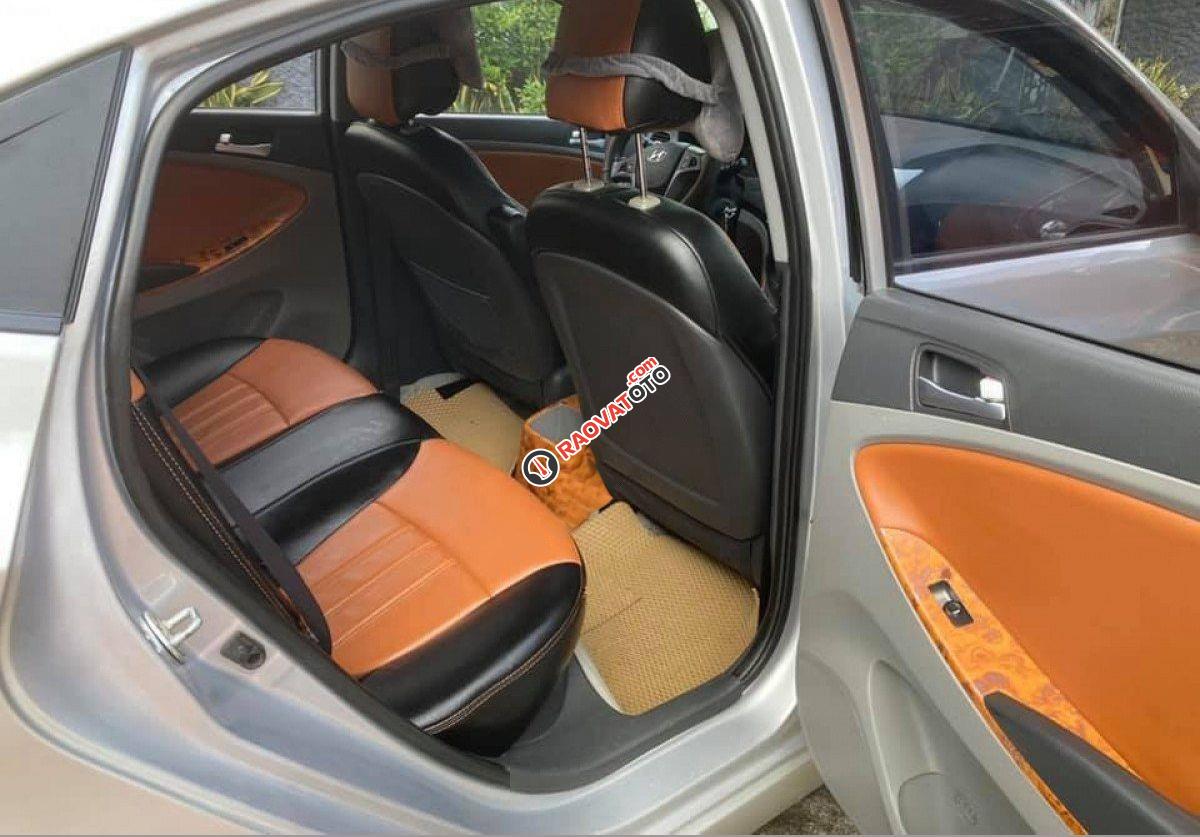 Cần bán Hyundai Accent 1.4 MT đời 2015, màu bạc, nhập khẩu, giá 338tr-2