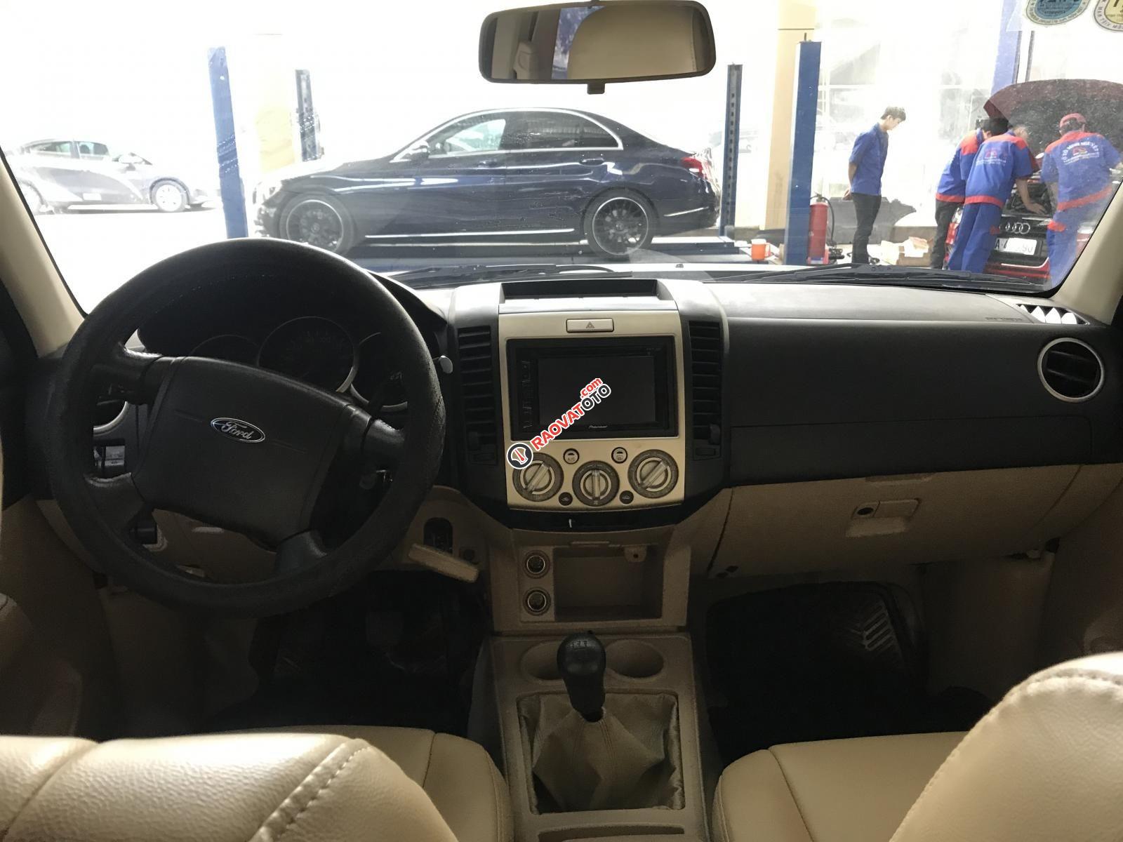 Bán xe Ford Everest 2.5MT 7 chỗ, máy dầu, số tay, sx 2011-4