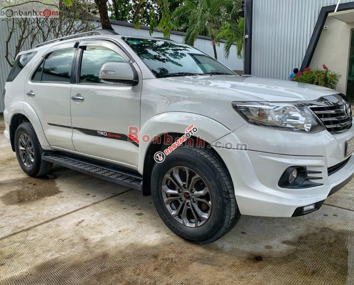 Bán ô tô Toyota Fortuner TRD Sportivo 4x2 AT đời 2016, màu trắng -2