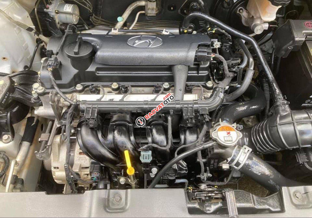 Cần bán Hyundai Accent 1.4 MT đời 2015, màu bạc, nhập khẩu, giá 338tr-4