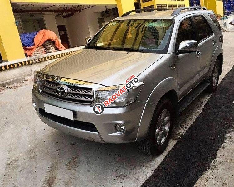 Bán xe Toyota Fortuner 2.7V sản xuất năm 2009, màu bạc còn mới  -0