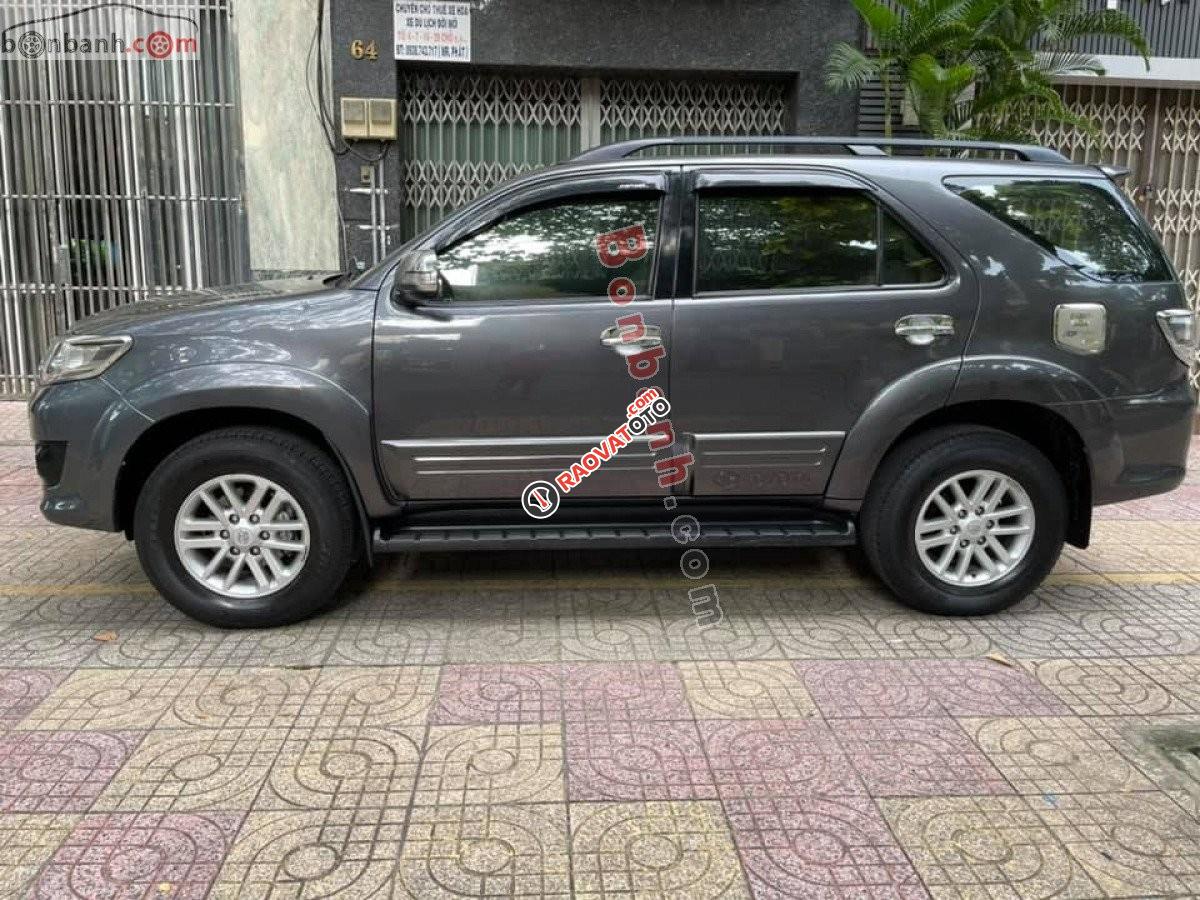 Bán ô tô Toyota Fortuner 2.5G đời 2012, màu xám xe gia đình-5