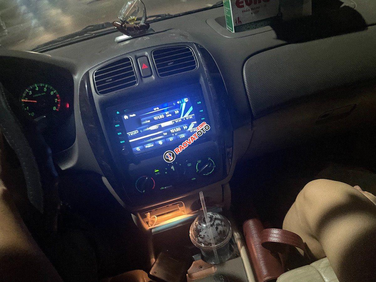 Cần bán Ford Laser sản xuất năm 2005, màu đen, nhập khẩu nguyên chiếc-2