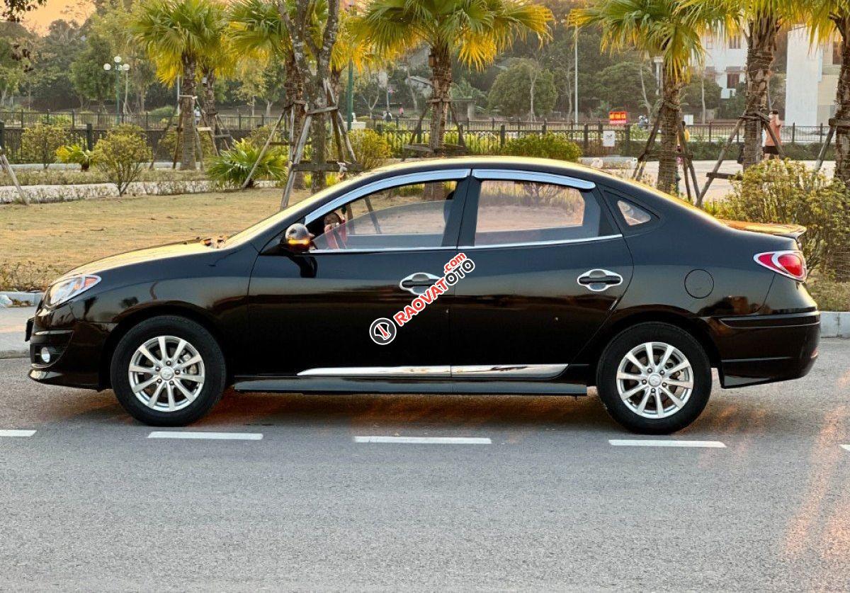 Bán Hyundai Avante 1.6 MT đời 2014, màu đen như mới-0