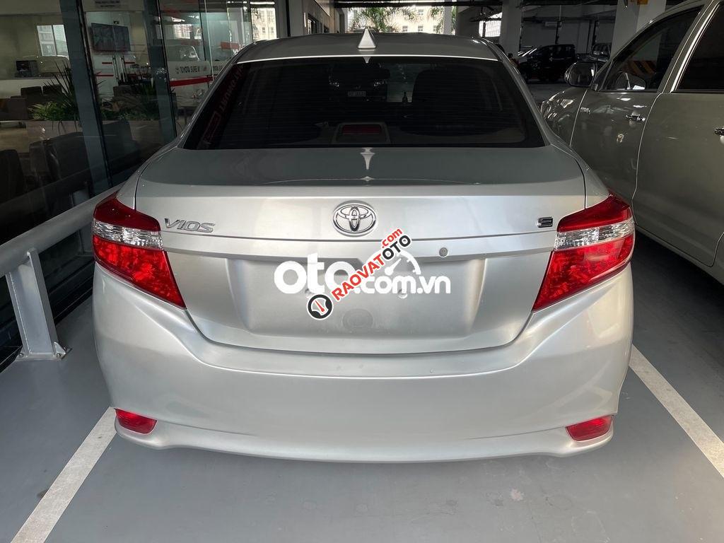 Cần bán Toyota Vios E 1.5MT 2017, màu bạc còn mới-5
