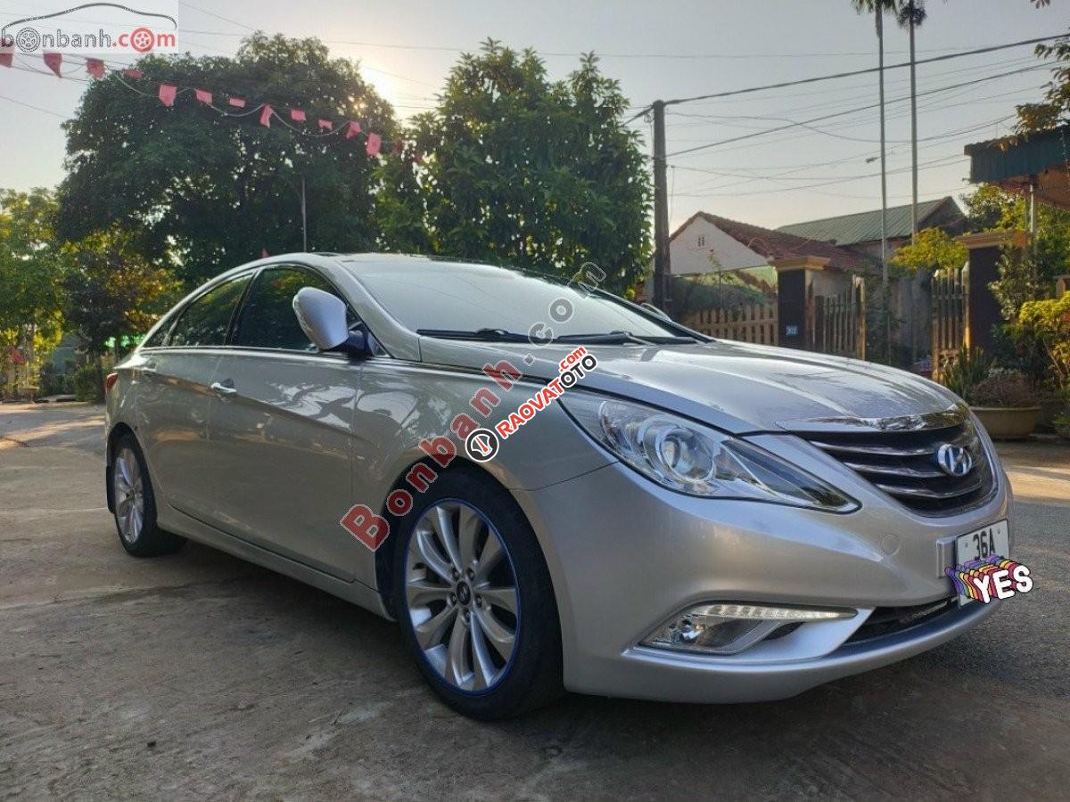 Bán Hyundai Sonata 2.0 AT 2011, màu bạc, xe nhập chính chủ-7