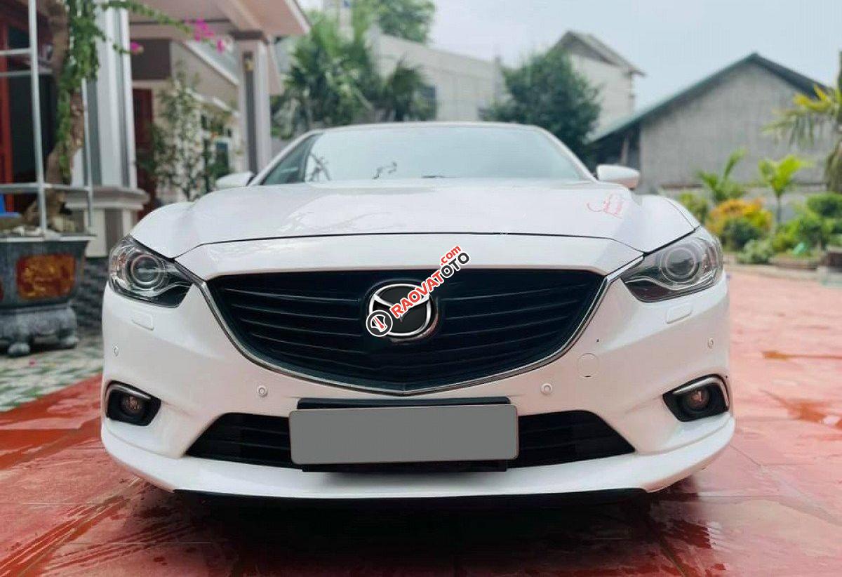 Cần bán gấp Mazda 6 2.0L đời 2016, màu trắng chính chủ-0