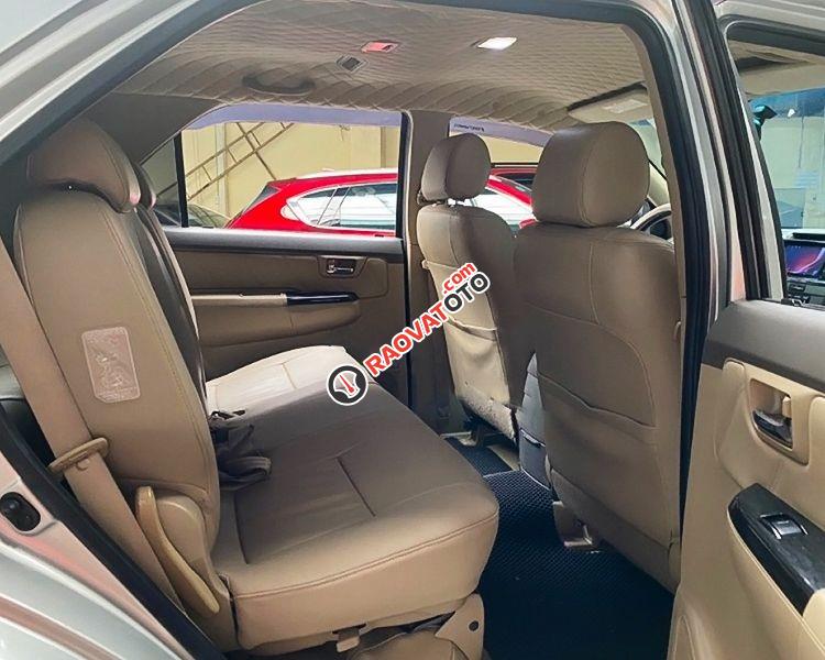 Cần bán lại xe Toyota Fortuner 2.7V năm sản xuất 2014, màu bạc-4