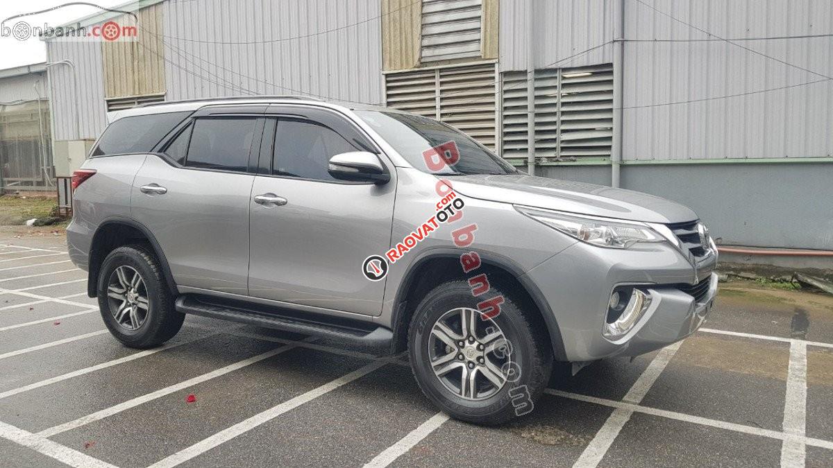 Cần bán lại xe Toyota Fortuner V 2016, màu bạc, xe nhập-8