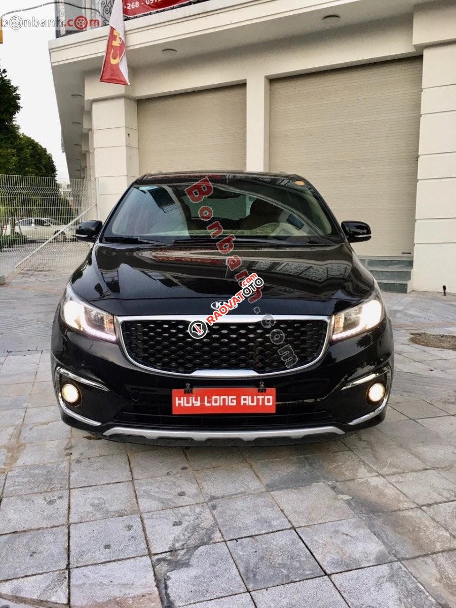 Bán Kia Sedona 2.2L DATH đời 2017, màu đen xe gia đình, giá tốt-0