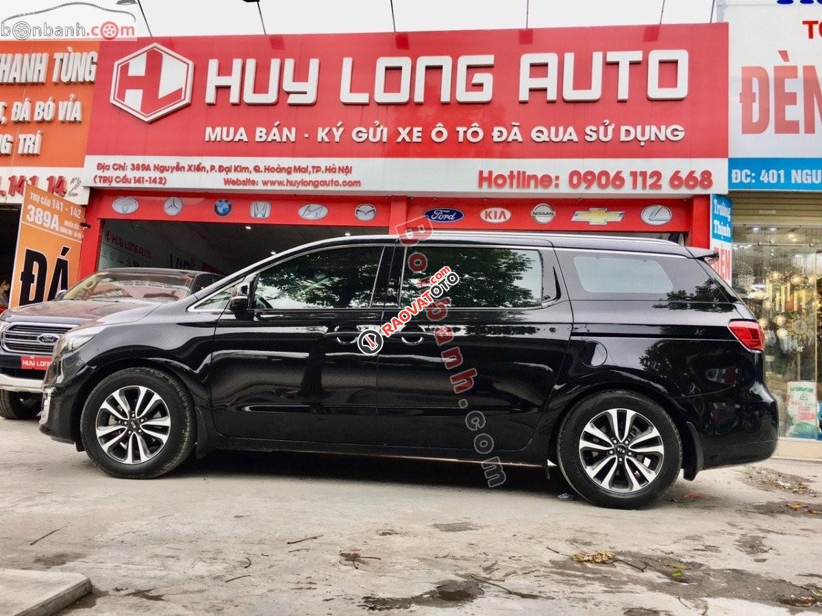 Bán Kia Sedona 2.2L DATH đời 2017, màu đen xe gia đình, giá tốt-2