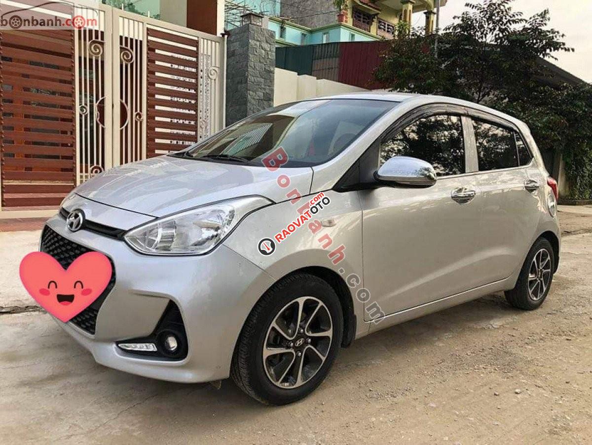 Bán Hyundai Grand i10 1.0 MT sản xuất năm 2017, màu bạc xe gia đình giá cạnh tranh-4