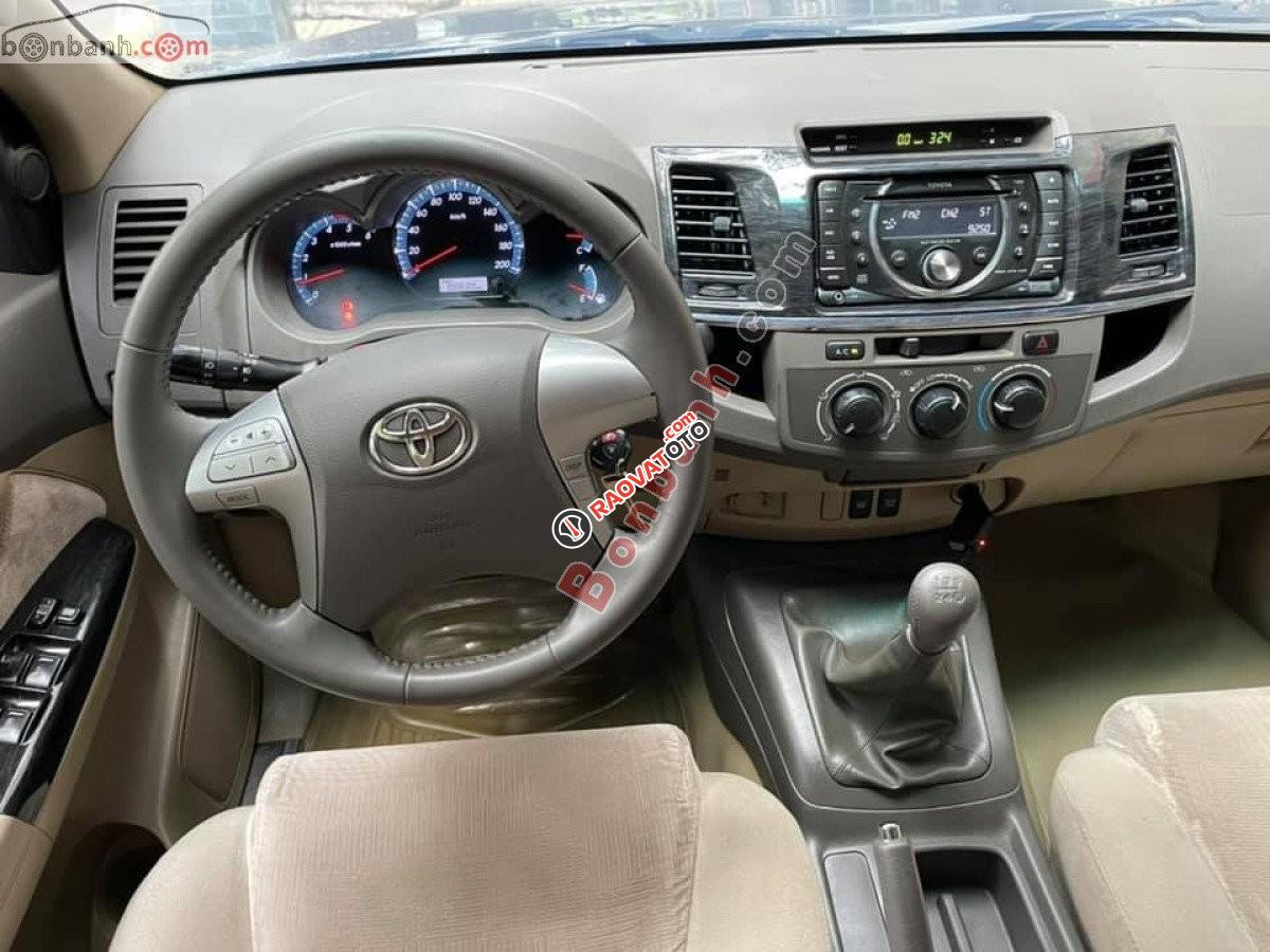 Bán ô tô Toyota Fortuner 2.5G đời 2012, màu xám xe gia đình-2