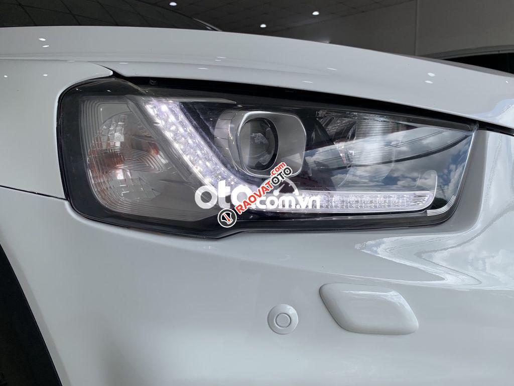 Cần bán xe Chevrolet Captiva LTZ sản xuất năm 2017, màu trắng như mới-5