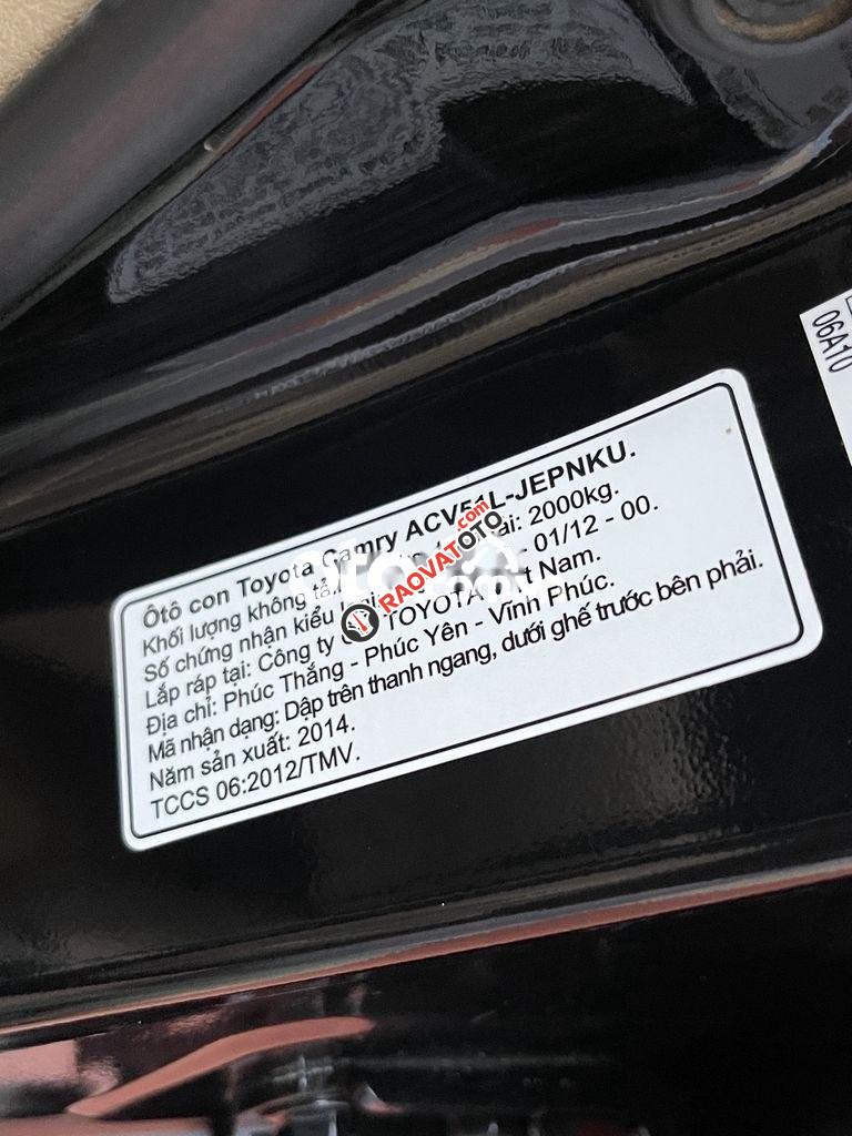 Cần bán lại xe Toyota Camry 2.0E sản xuất 2014, màu đen chính chủ-0