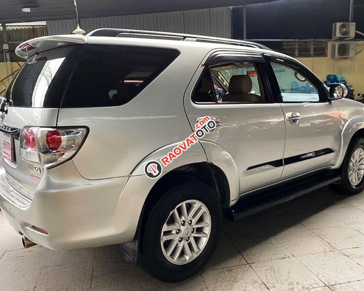 Cần bán lại xe Toyota Fortuner 2.7V năm sản xuất 2014, màu bạc-0