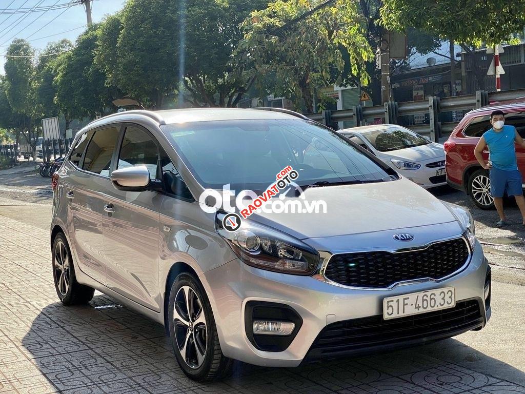 Bán Kia Rondo MT năm 2017, màu bạc-2