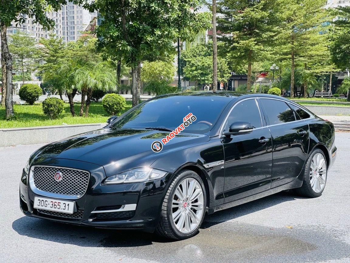 Jaguar XJL 3.0 model 2017, màu đen, xe nhập-1