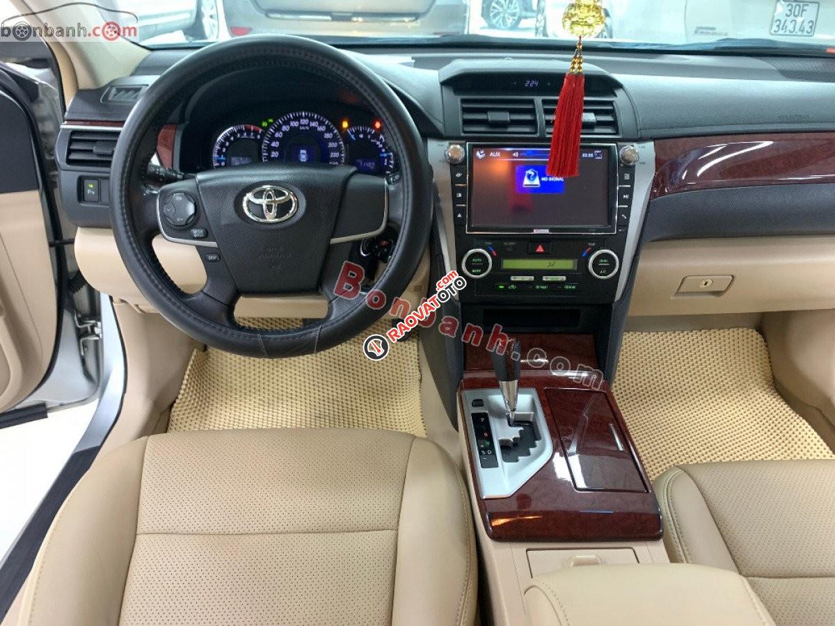 Xe Toyota Camry 2.0E sản xuất 2012, màu bạc còn mới, giá tốt-7