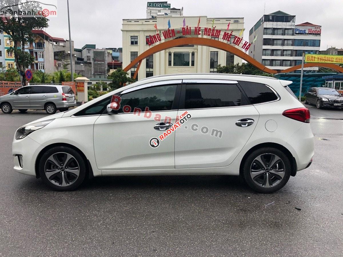 Bán xe Kia Rondo DAT đời 2016, màu trắng còn mới-7